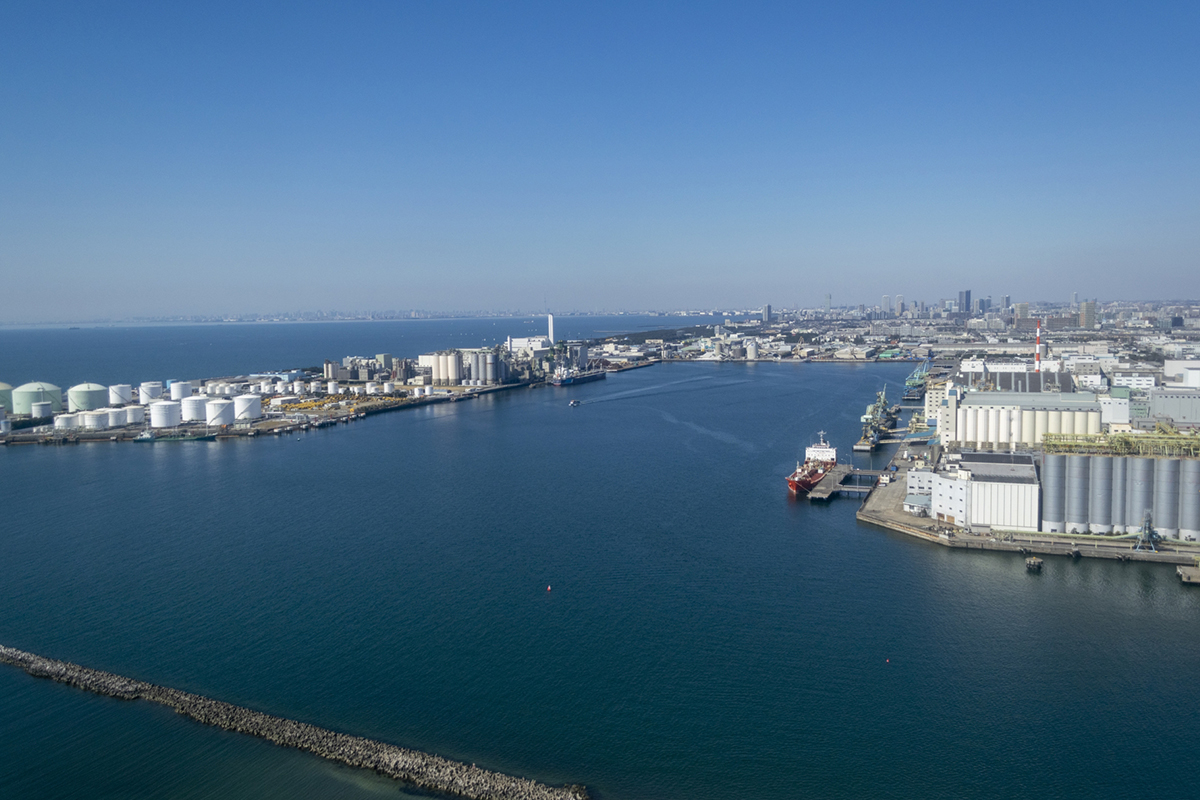 高騰する東京湾岸エリアの倉庫坪単価と保管料