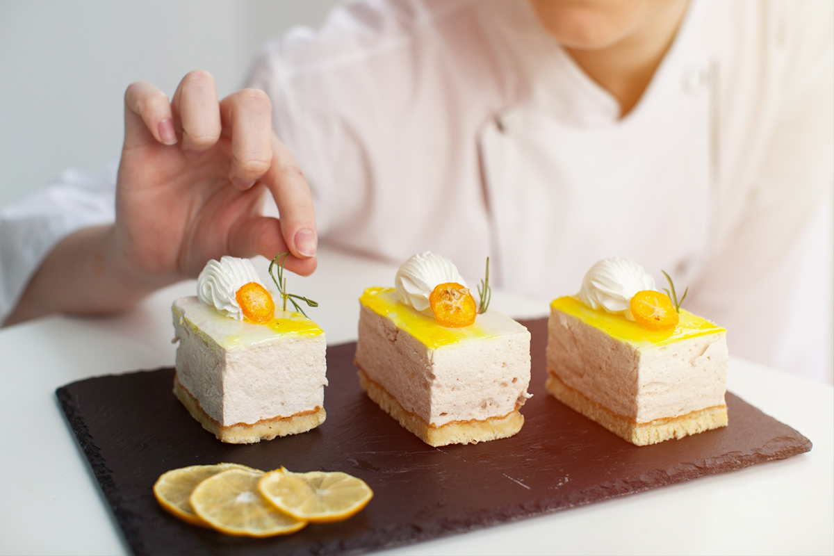 試作を重ねて味と形を決める手順